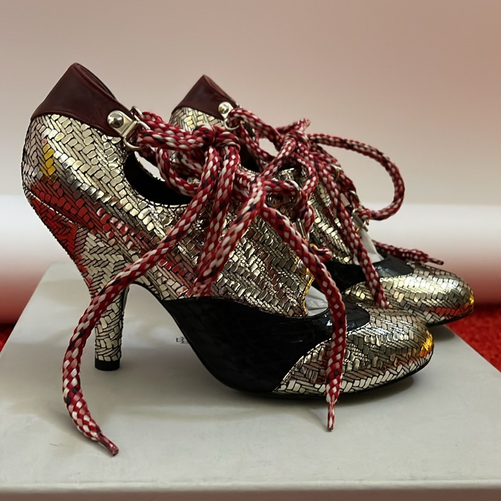Vivienne Westwood BRAND NEW LACE UP SHOES Metallic SILVER AND BLK PUTHON IT 37